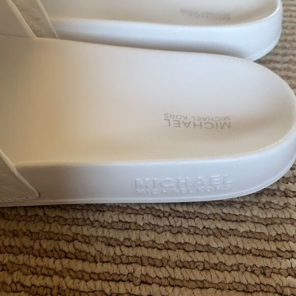 🆕Michael Kors rainbow slide sandals 8​ - Picture 4 of 9